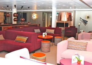 CroisiEurope MS Loire Princesse Bar Lounge 1.JPG